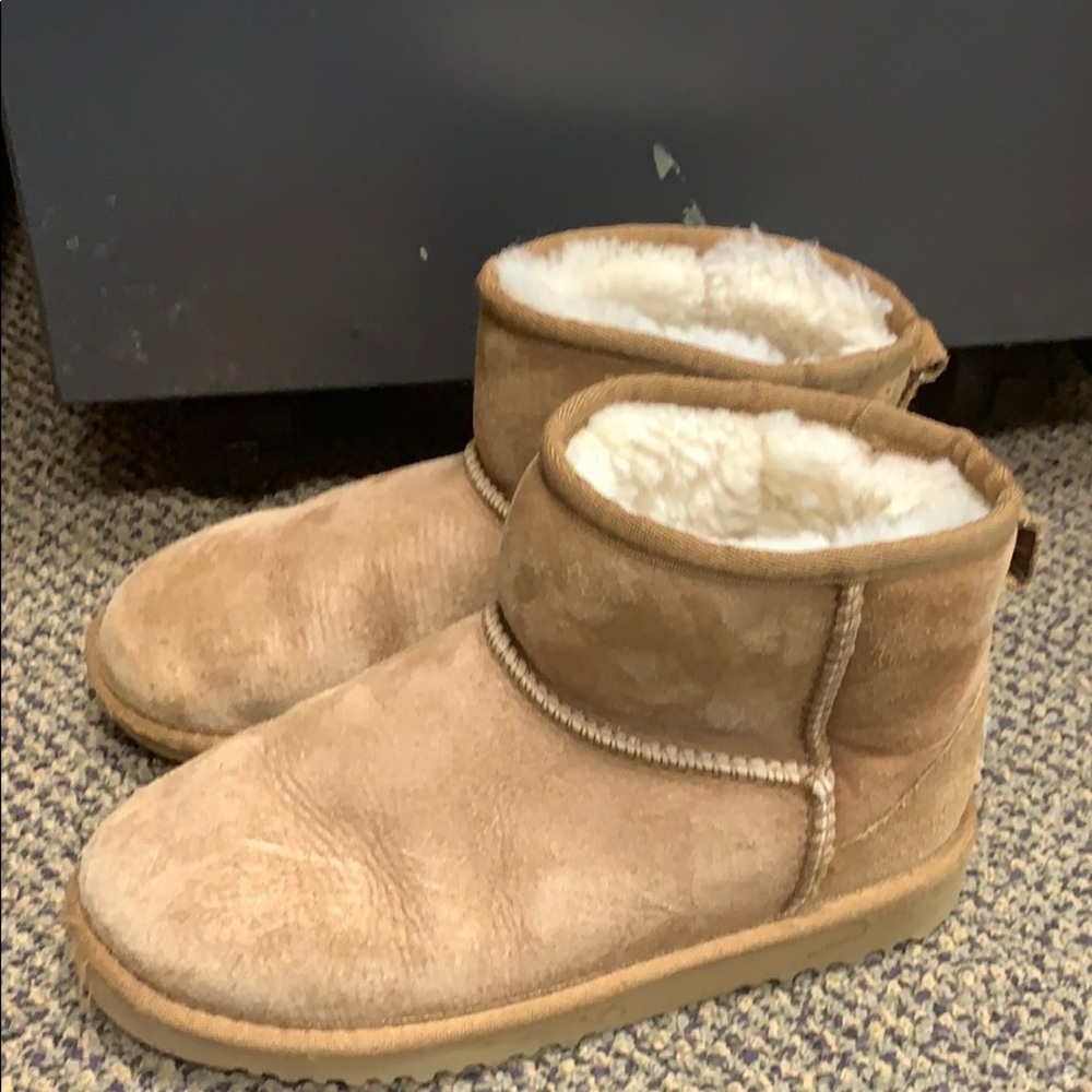 Mini UGGS! ❤️